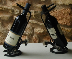 Spur Wine Bottle Holder